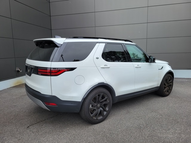 2024 Land Rover Discovery S photo 3
