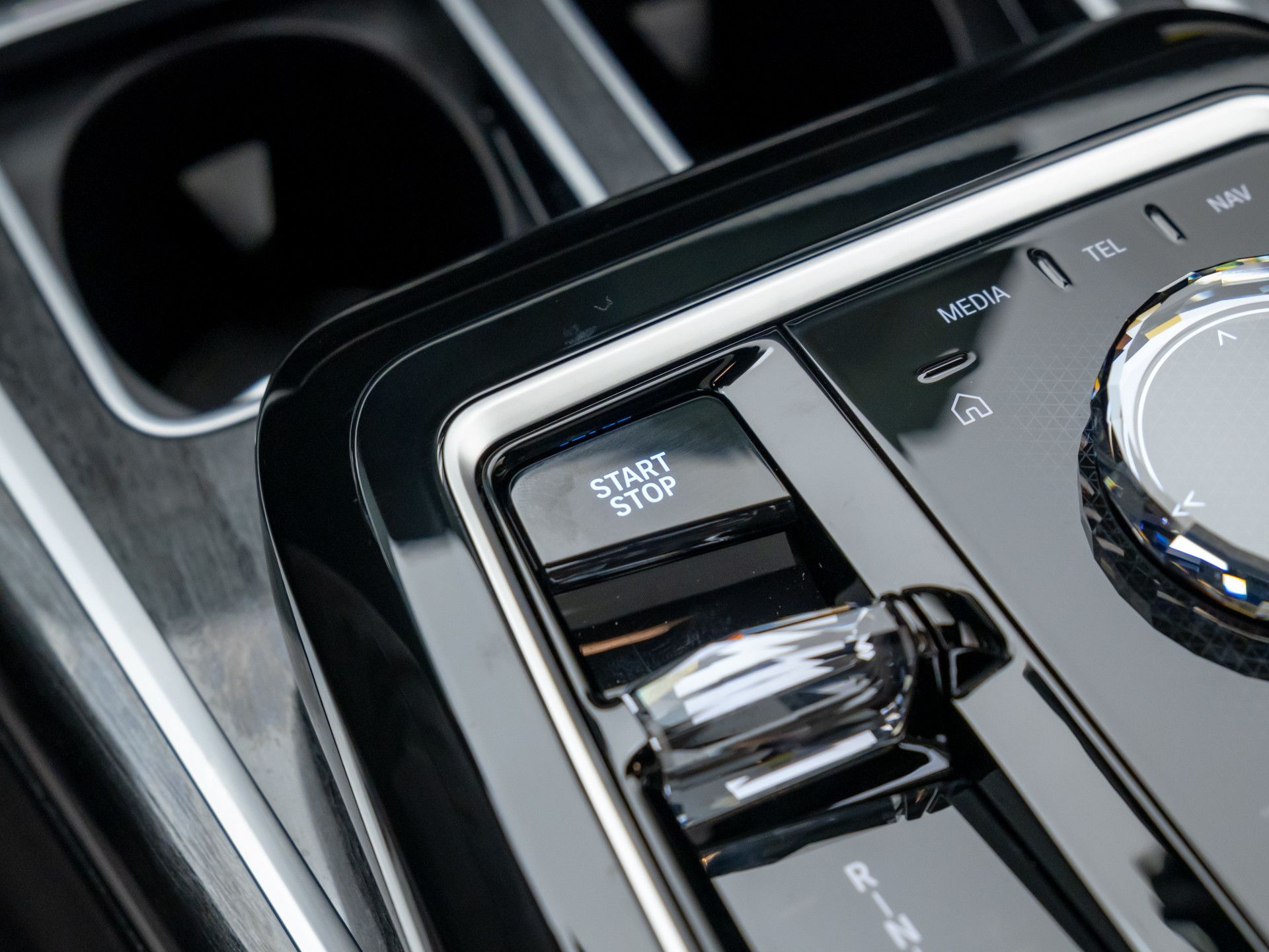 New 2025 Black Sapphire Metallic BMW xDrive60 image 19
