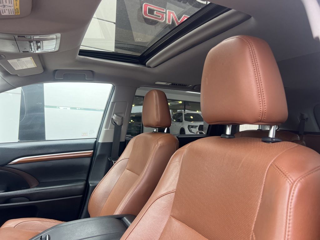 2019 Toyota Highlander Limited photo 8