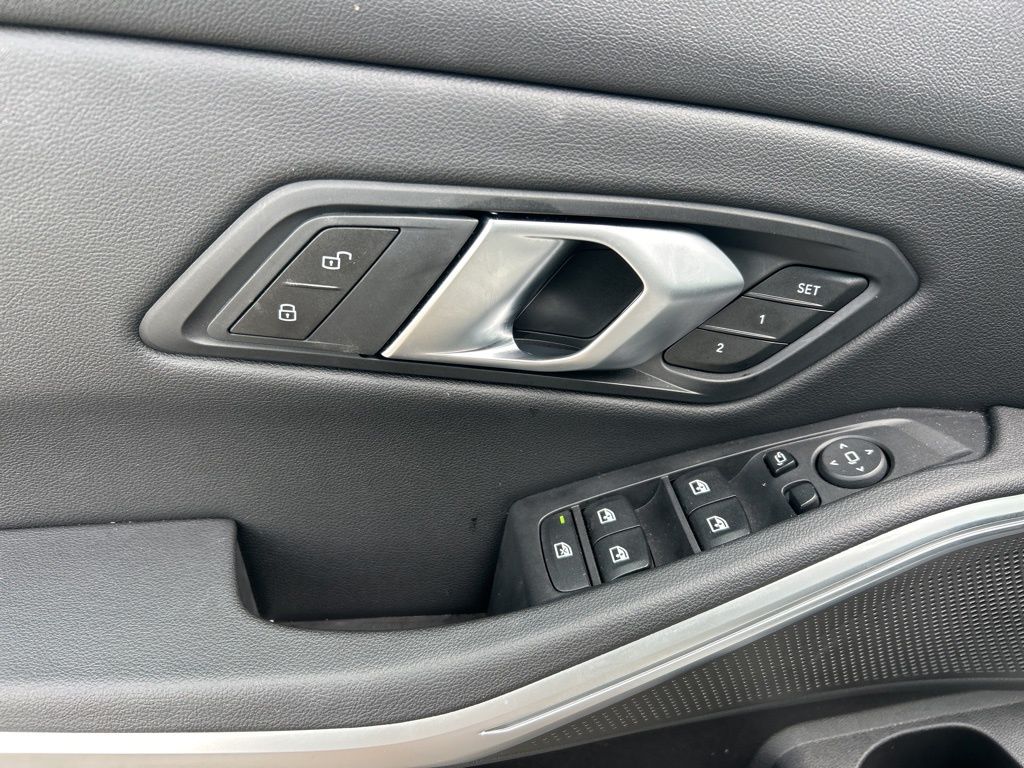 2025 Bmw 330i photo 11
