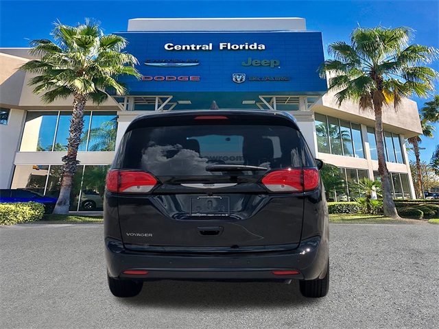 2026 Chrysler Voyager LX photo 4
