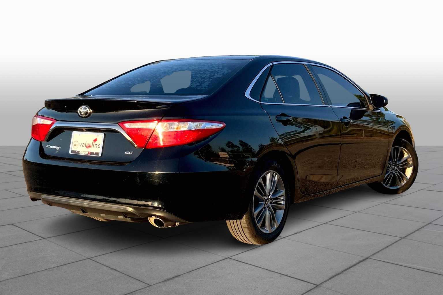 2015 Toyota Camry SE photo 12