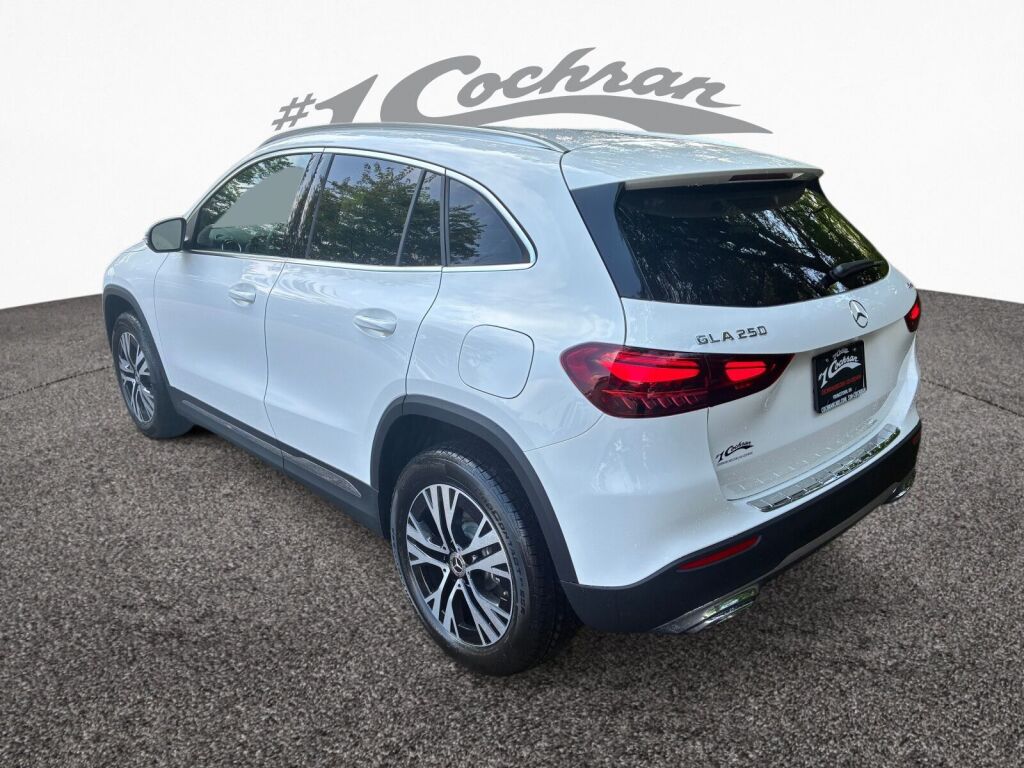 2026 Mercedes Benz GLA 250 4MATIC photo 4