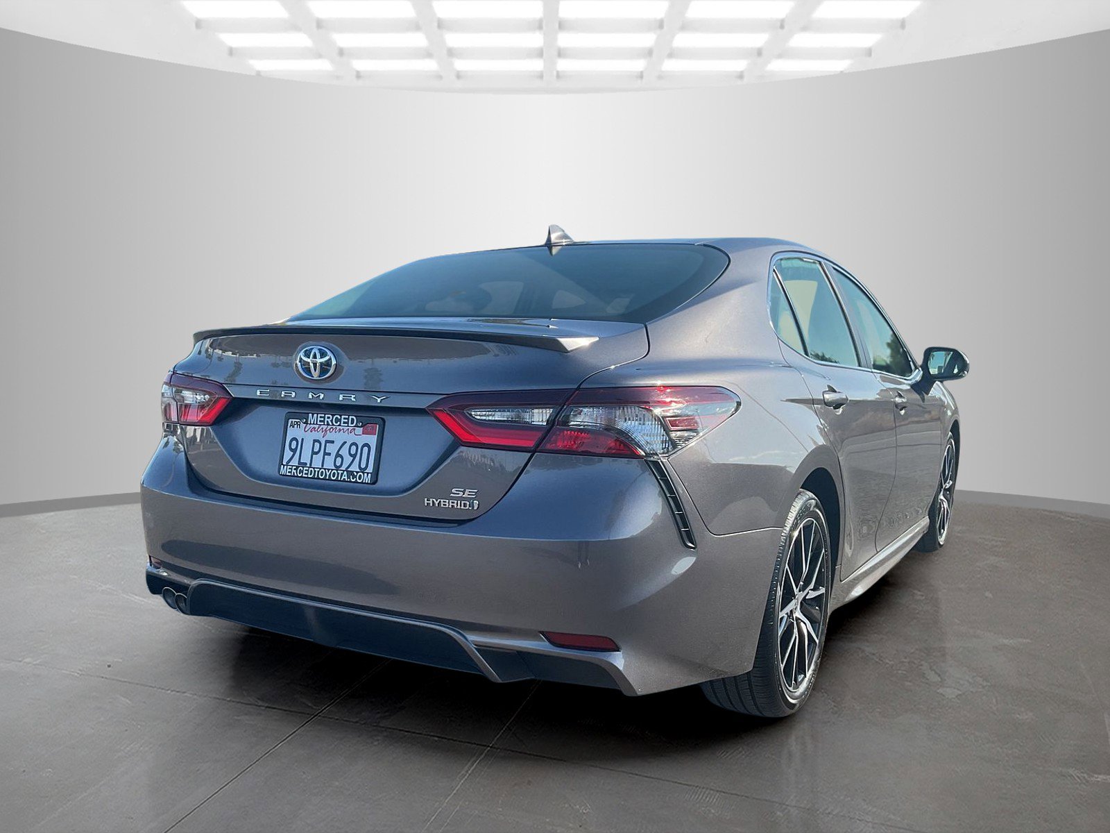 2024 Toyota Camry Hybrid SE photo 3