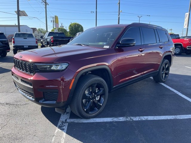 2023 Jeep Grand Cherokee Altitude photo 3