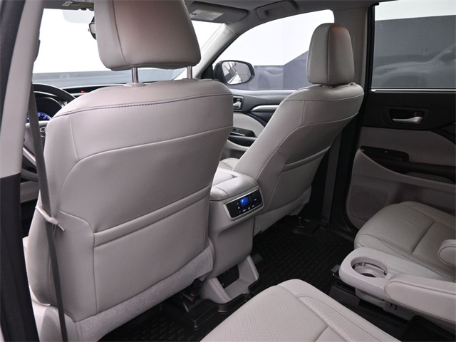 2018 Toyota Highlander Limited photo 2