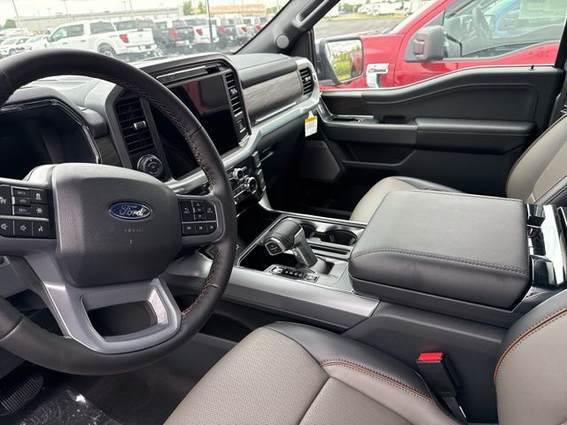 2025 Ford F-150 Lariat photo 4
