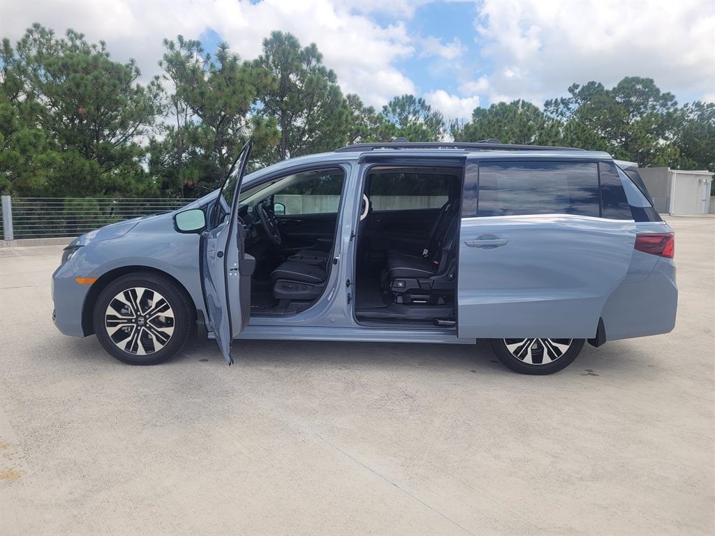 2026 Honda Odyssey Elite photo 4