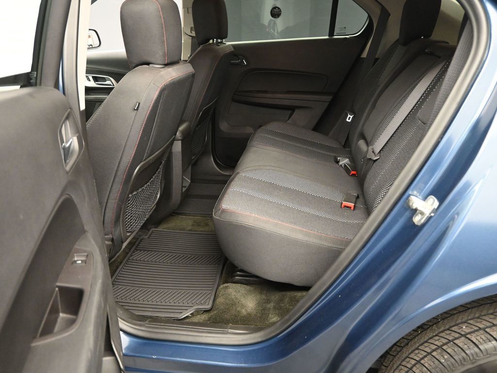 2017 Chevrolet Equinox LT photo 5