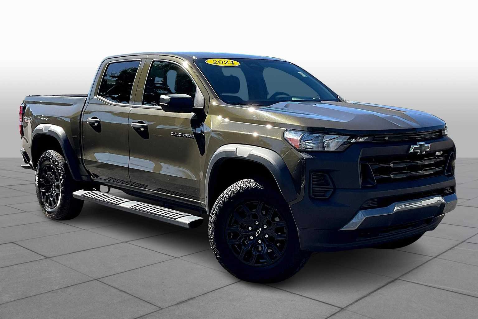2024 Chevrolet Colorado Trail Boss photo 2