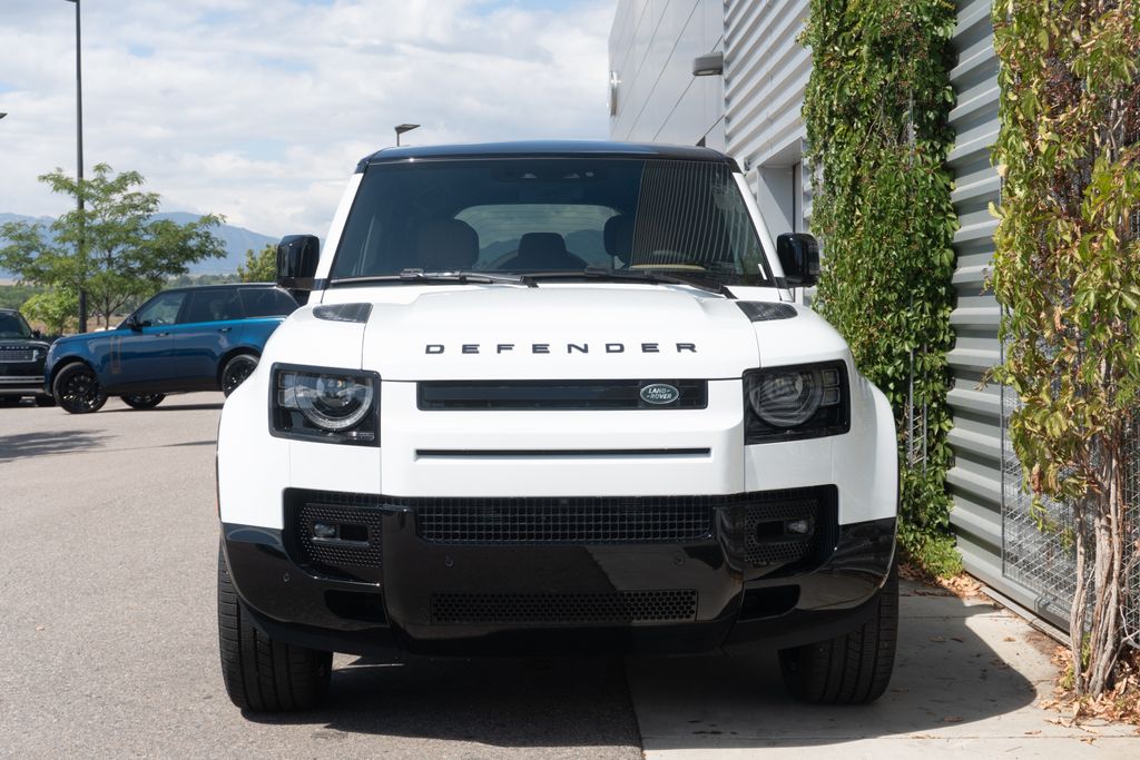 2025 Land Rover Defender 110 V8 photo 4