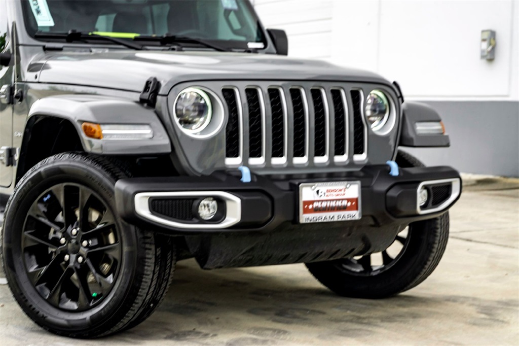 2023 Jeep Wrangler Sahara 4xe photo 3