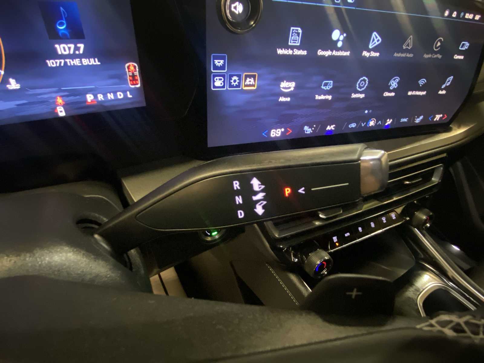2025 Chevrolet Traverse photo 14