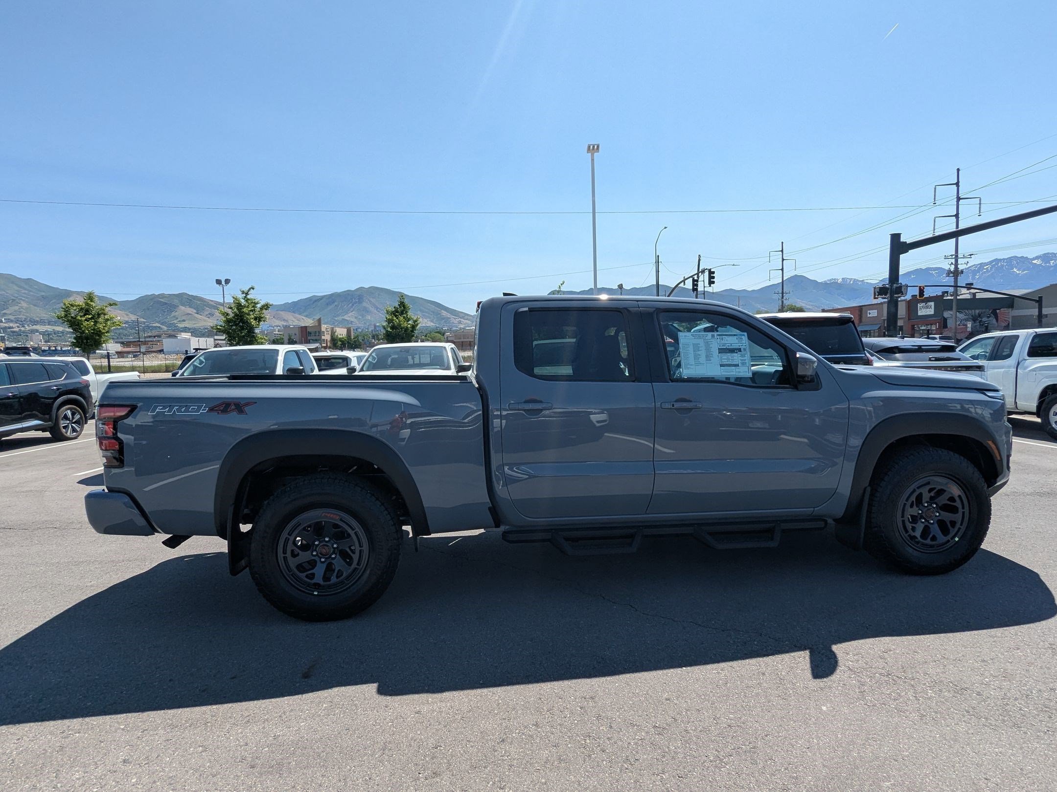 2025 Nissan Frontier Crew Cab PRO-4X photo 2