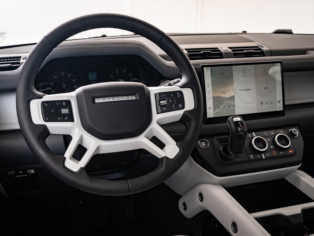 2025 Land Rover Defender 90 X-Dynamic SE photo 4