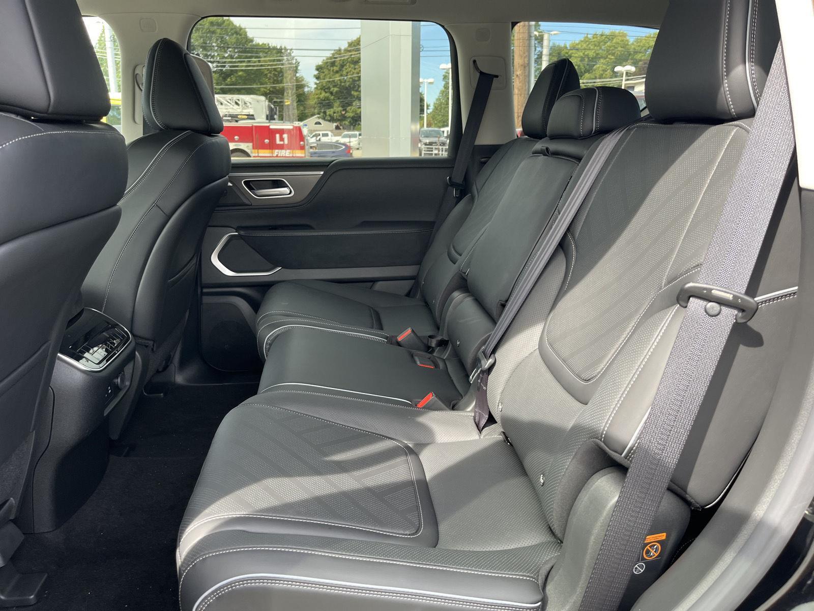 2025 Infiniti QX80 Luxe photo 11