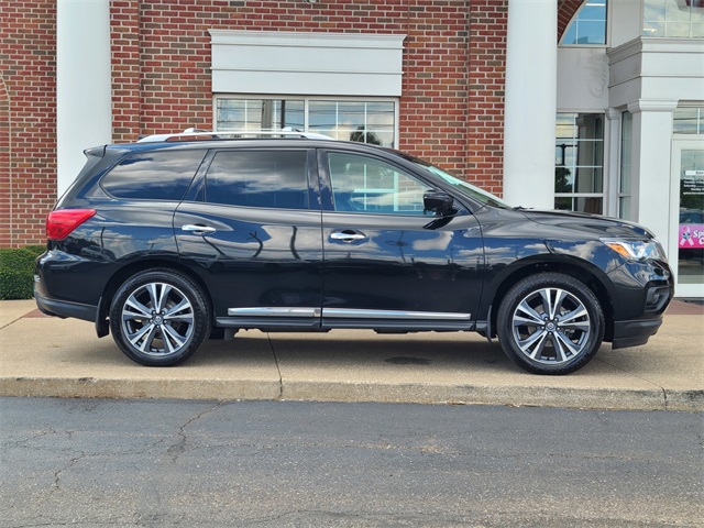 2020 Nissan Pathfinder Platinum photo 3