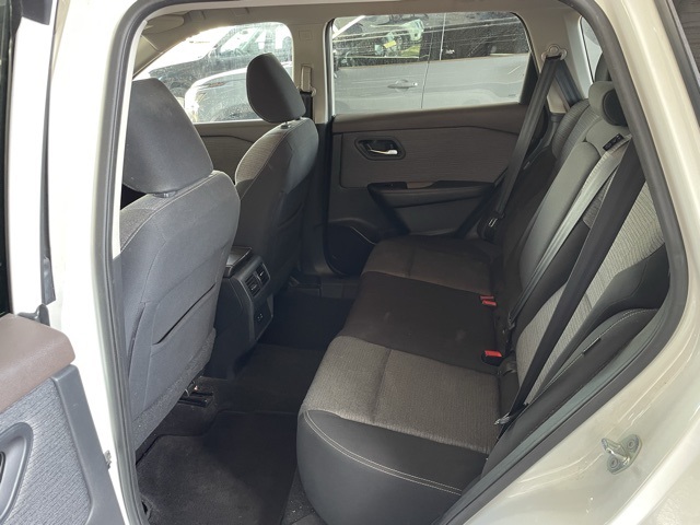 2021 Nissan Rogue SV photo 9