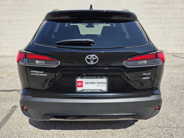 2022 Toyota Corolla Cross XLE photo 3