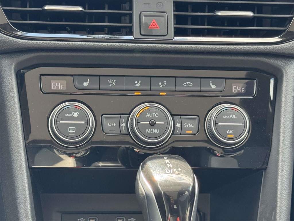2022 Volkswagen Taos SEL photo 18