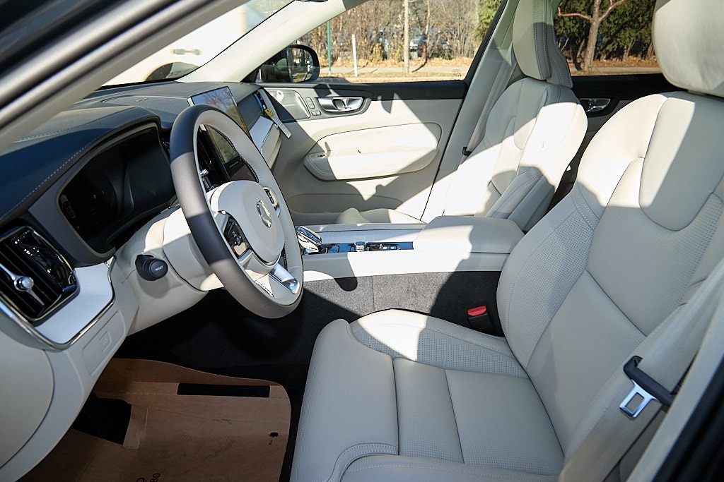 2026 VOLVO XC60 - Image 14