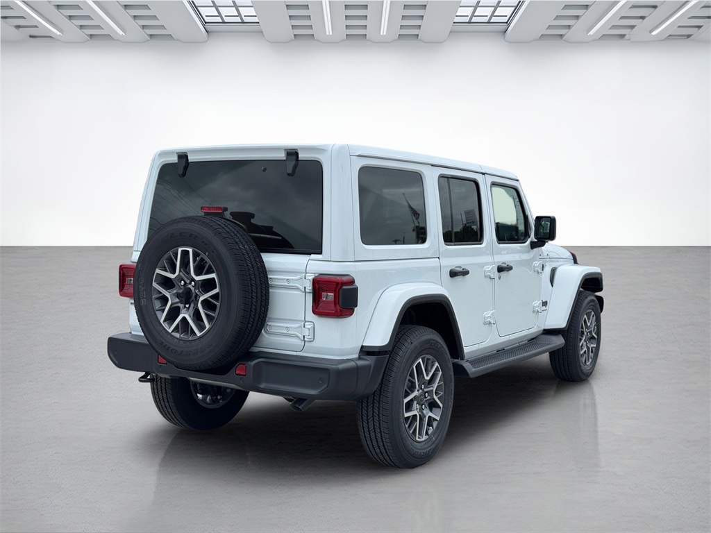 2025 Jeep Wrangler Sahara photo 3