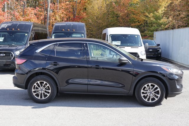 2022 Ford Escape SE photo 3