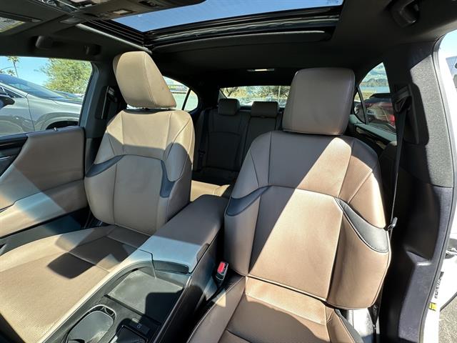 2025 Lexus ES Base photo 13