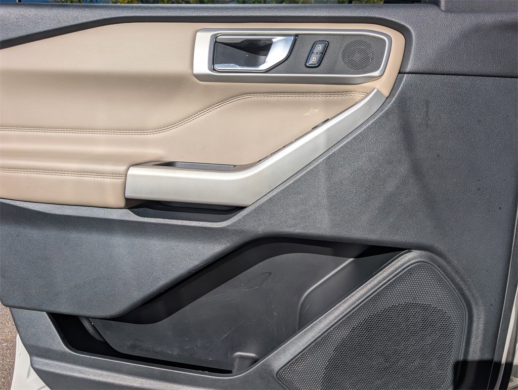 2020 Ford Explorer XLT photo 11