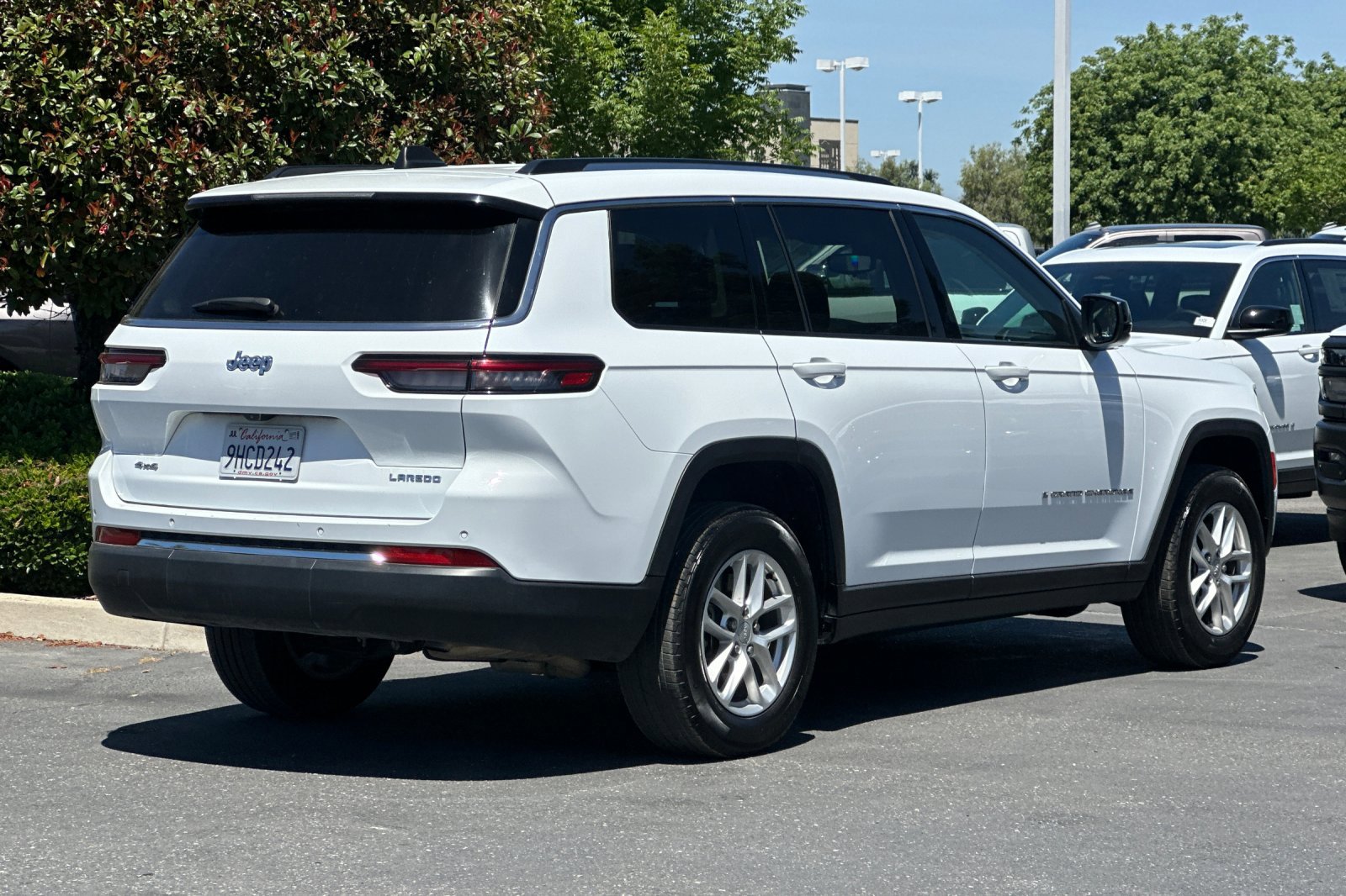 2023 Jeep Grand Cherokee Laredo photo 4