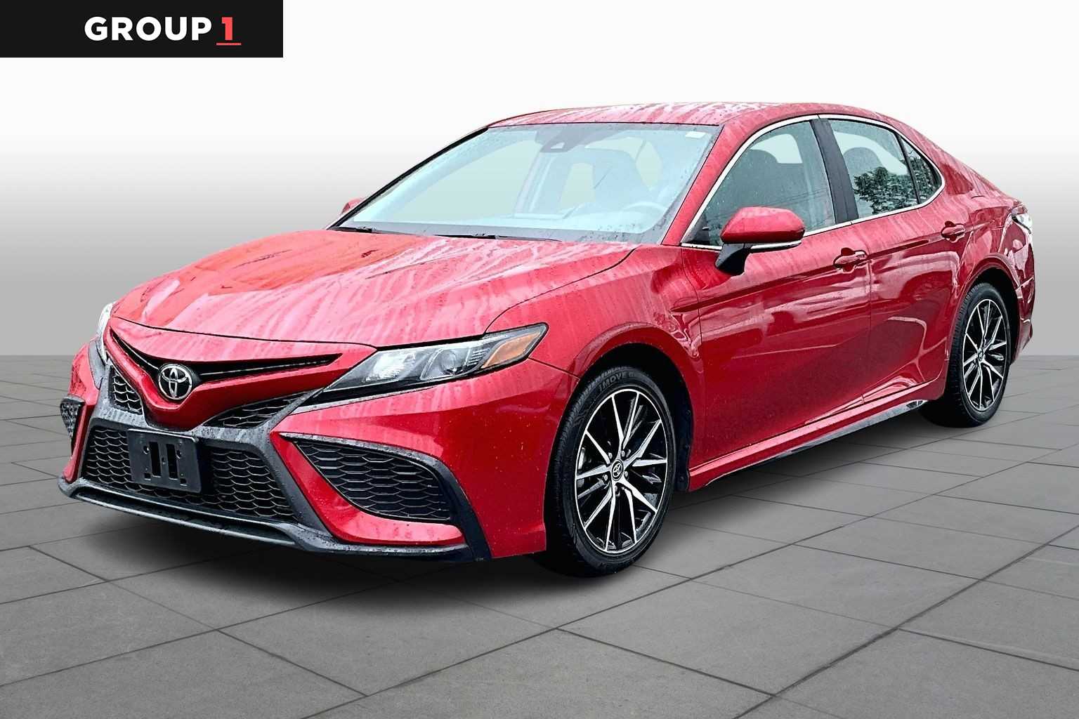 2024 Toyota Camry SE's photo