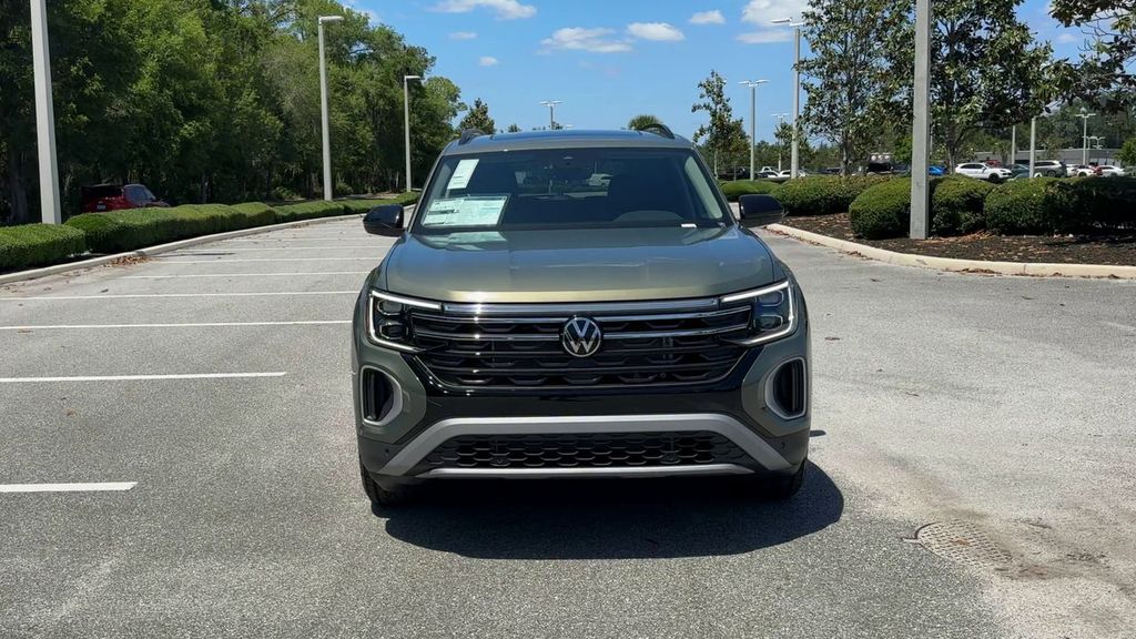 2025 Volkswagen Atlas Peak Edition SE photo 3