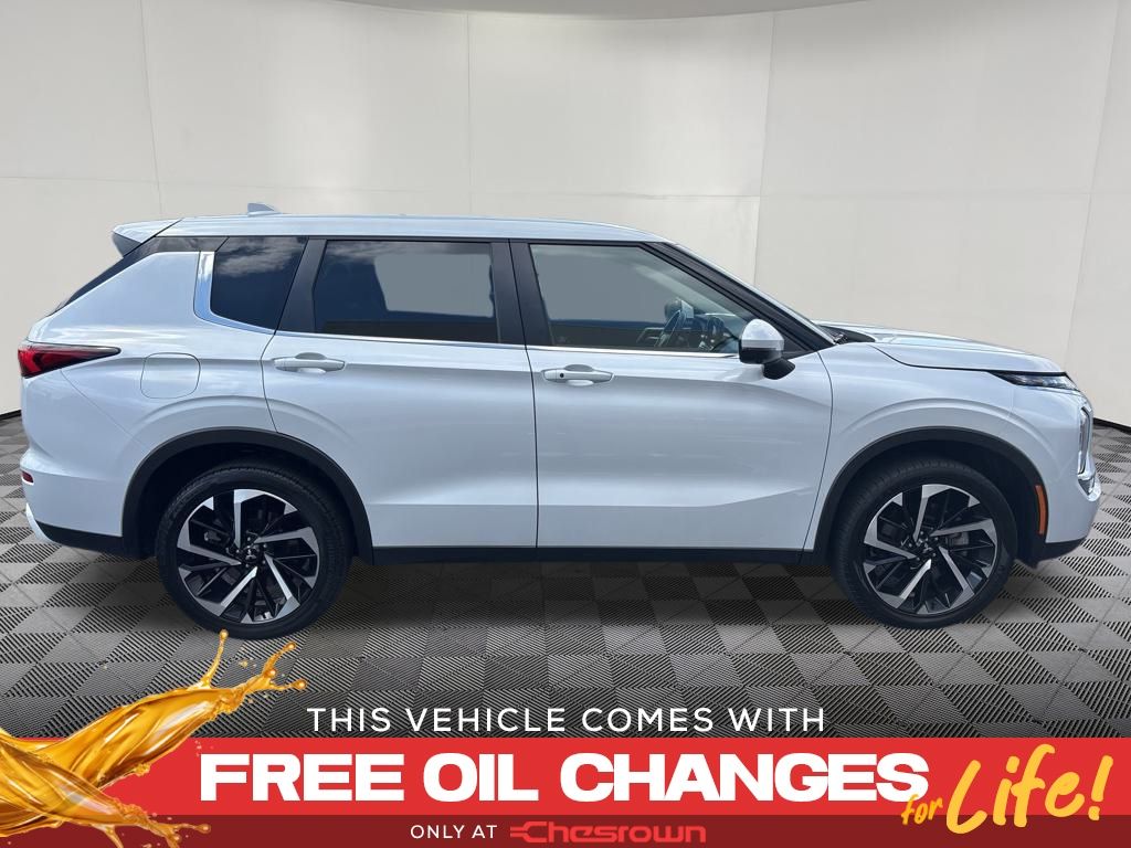 2023 Mitsubishi Outlander SE photo 8