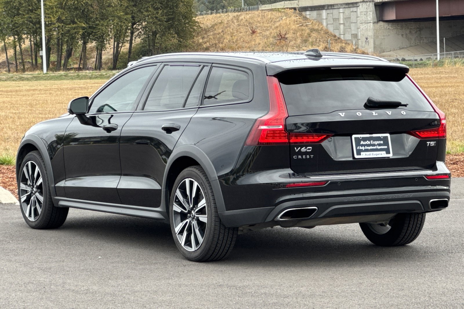 2022 Volvo V60 Cross Country T5 photo 4