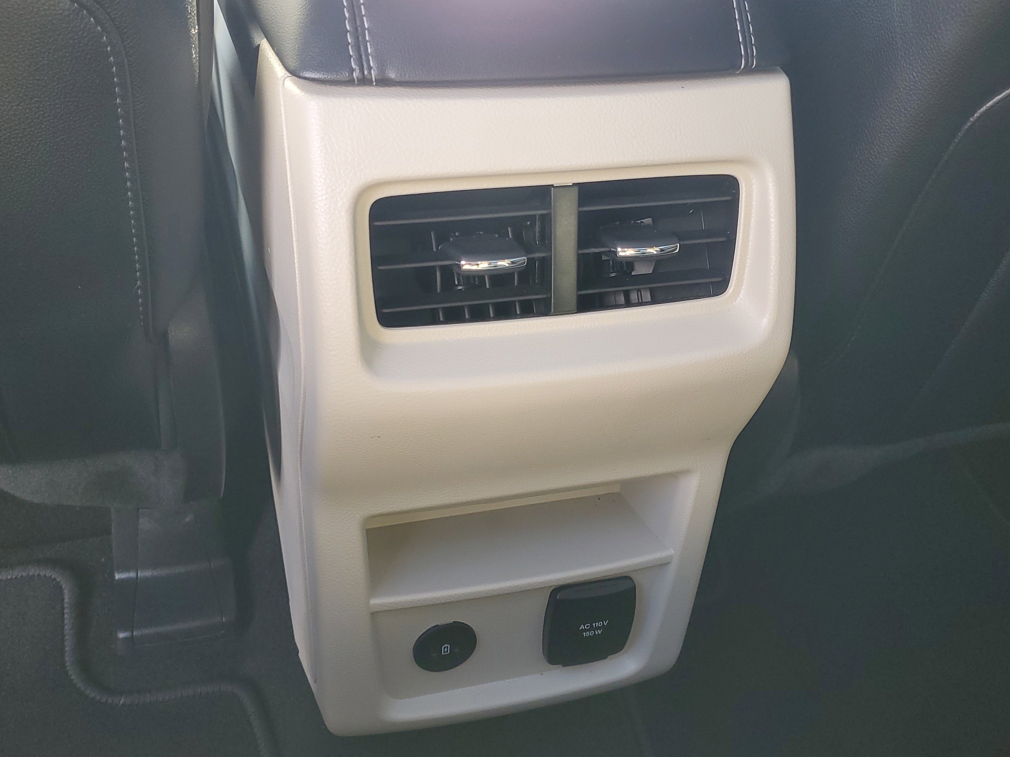 2024 Ford Edge Titanium photo 4