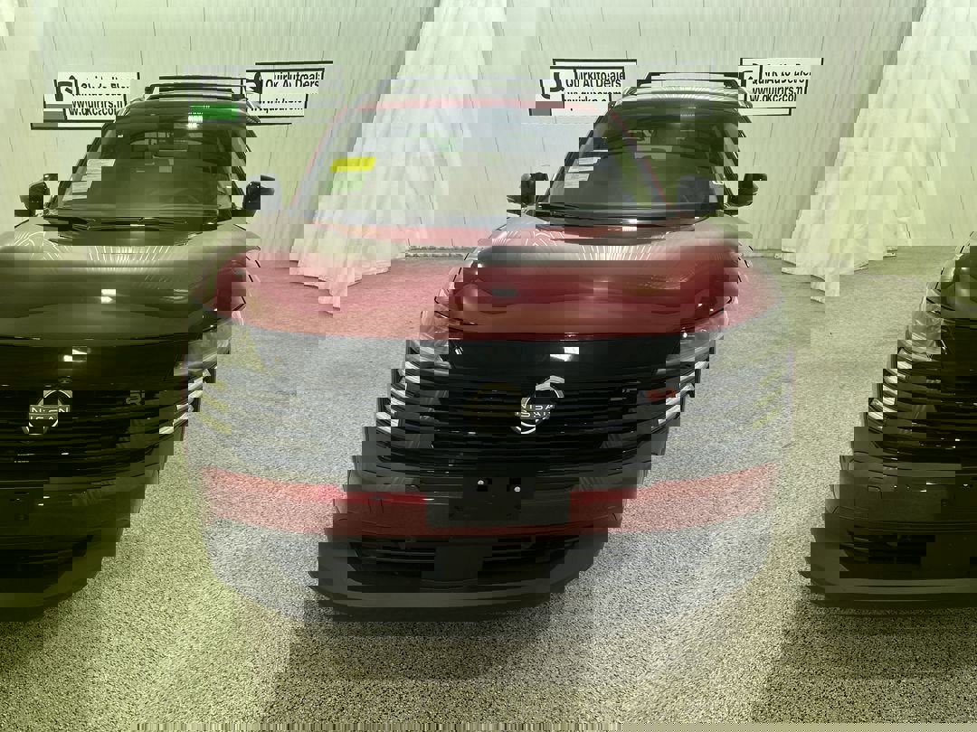 2026 Nissan Kicks SR photo 2