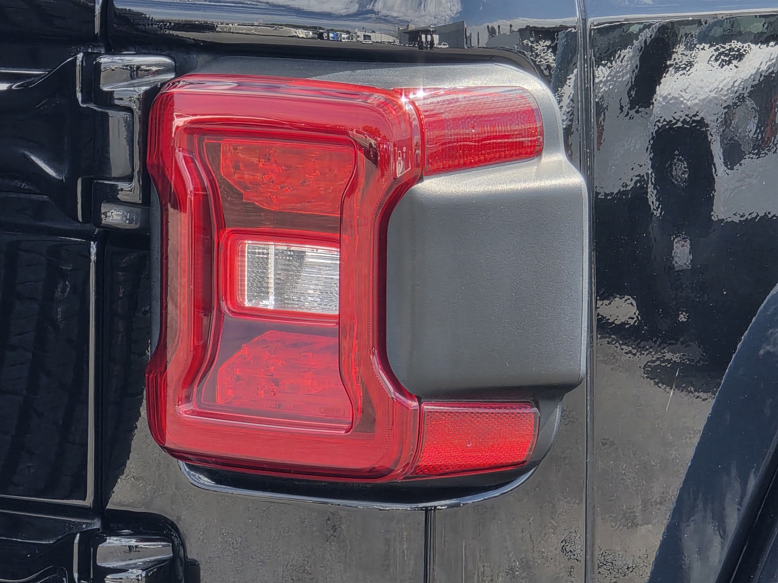 2022 Jeep Wrangler Unlimited Sahara 4xe photo 13