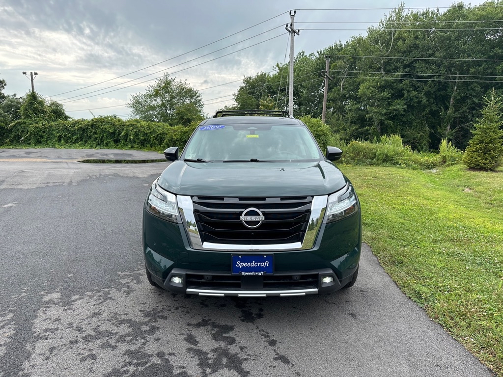 2022 Nissan Pathfinder Platinum photo 2