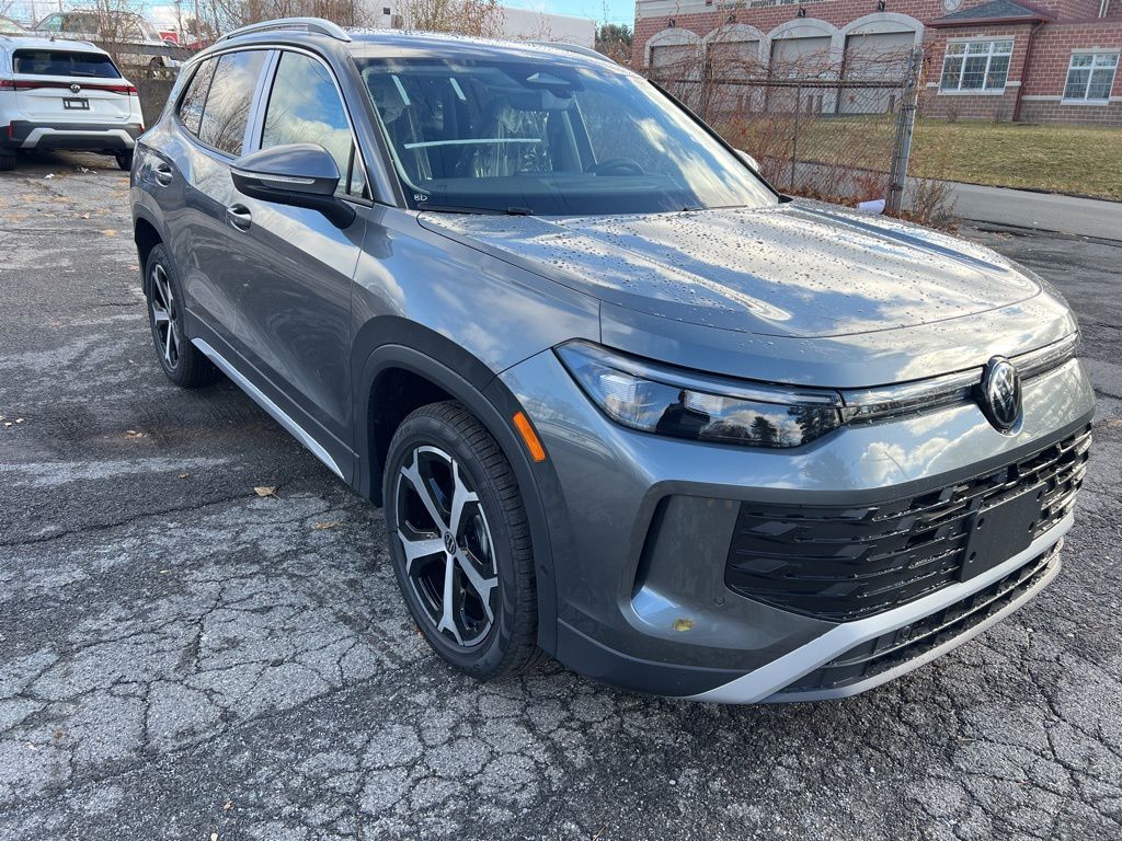 2026 Volkswagen Tiguan SE photo 3