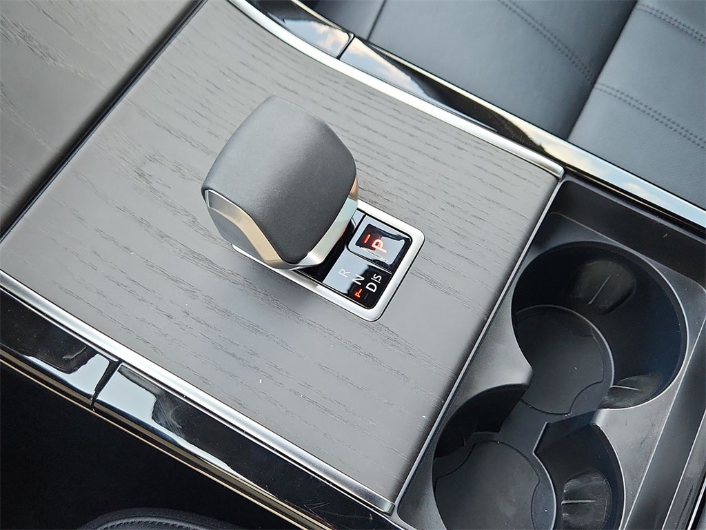 2025 Land Rover Range Rover Evoque photo 18