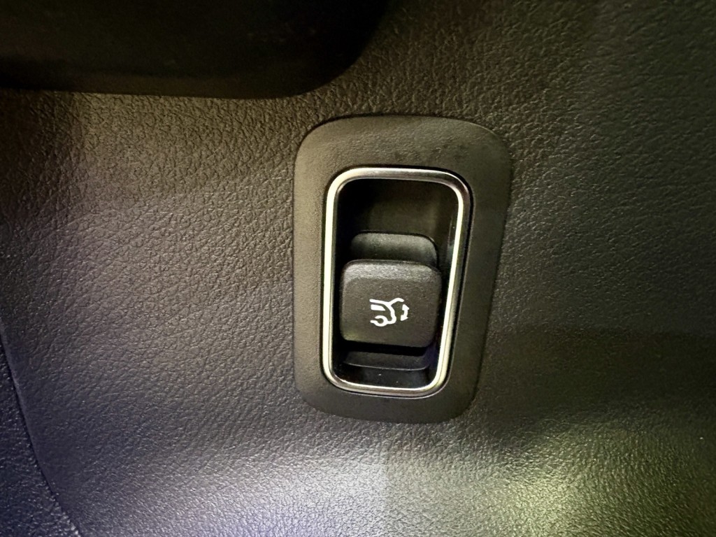 2025 Mercedes Benz GLB 250 photo 20