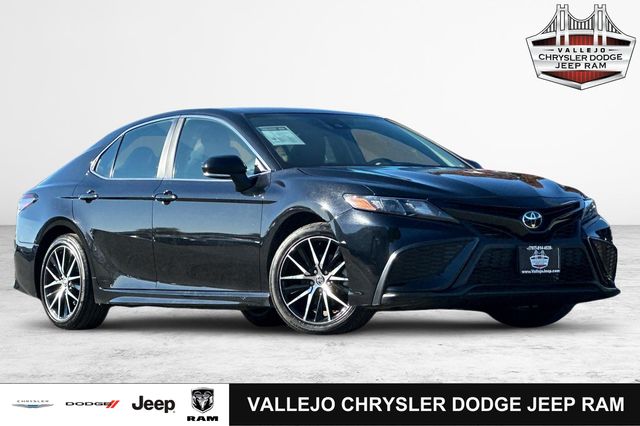 2024 Toyota Camry SE's photo