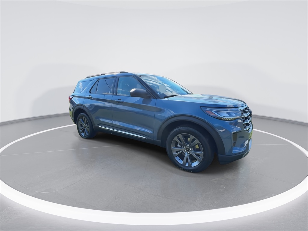 2025 Ford Explorer photo 2