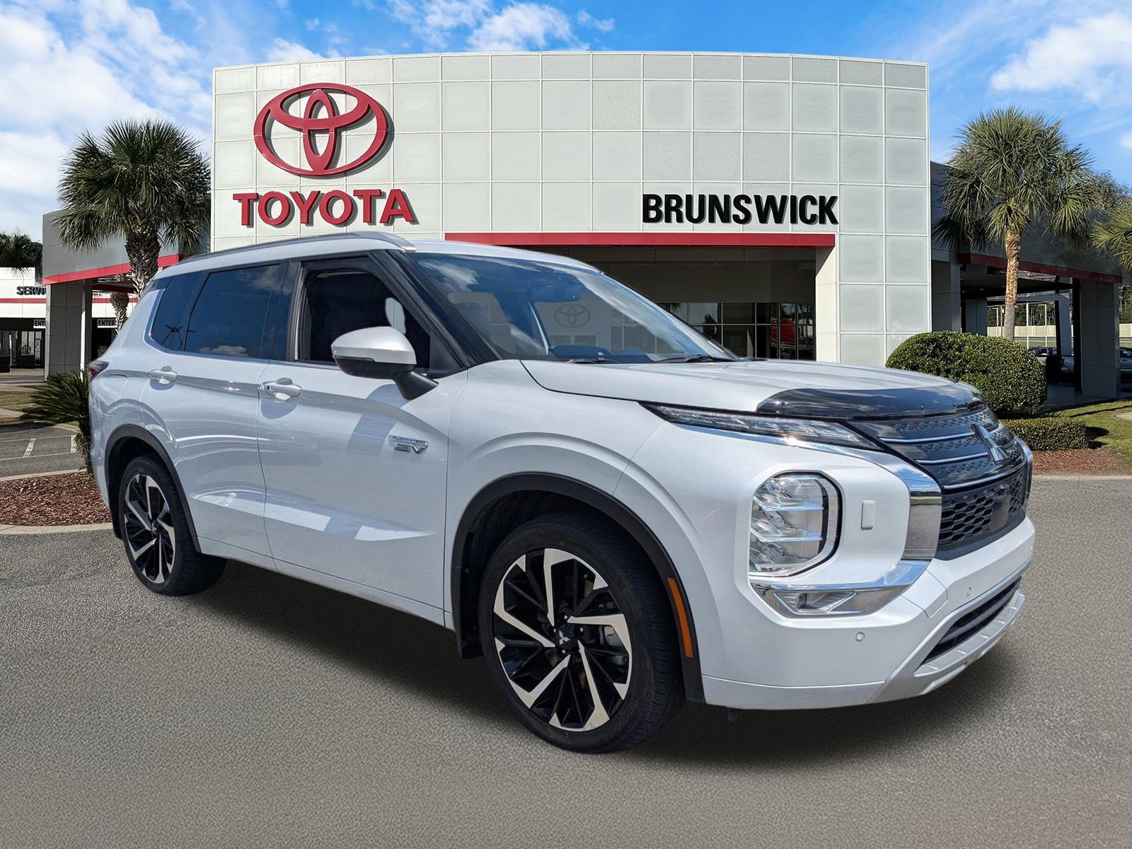 2024 Mitsubishi Outlander Plug-in Hybrid SEL's photo