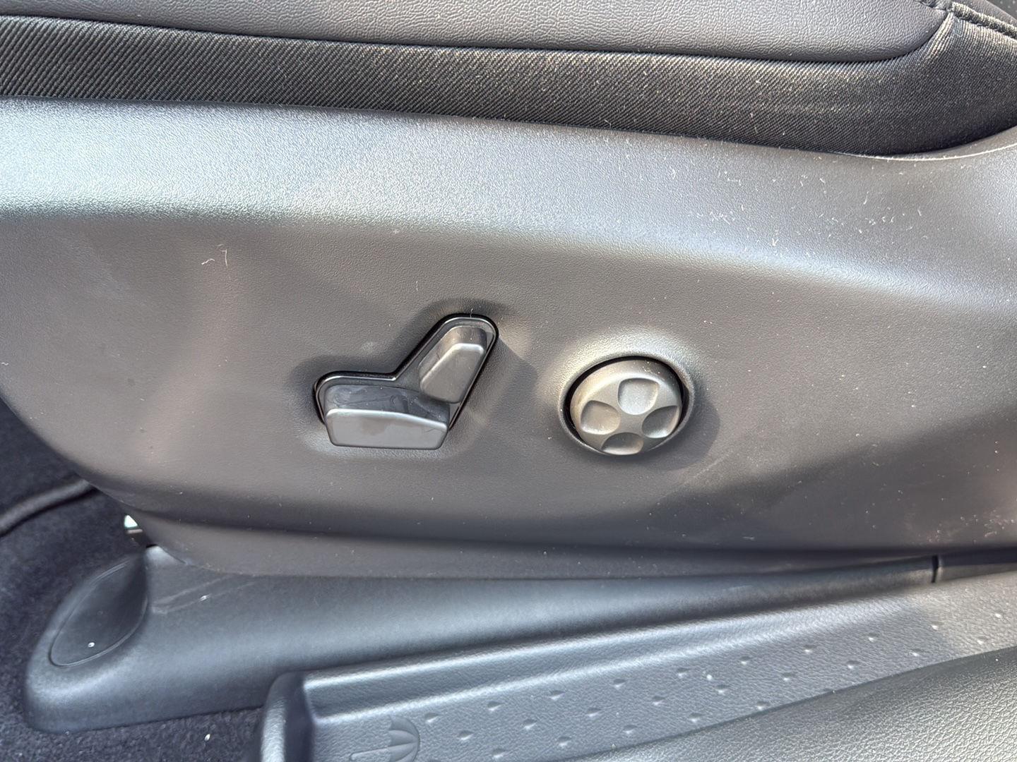 2026 Chrysler Pacifica photo 7
