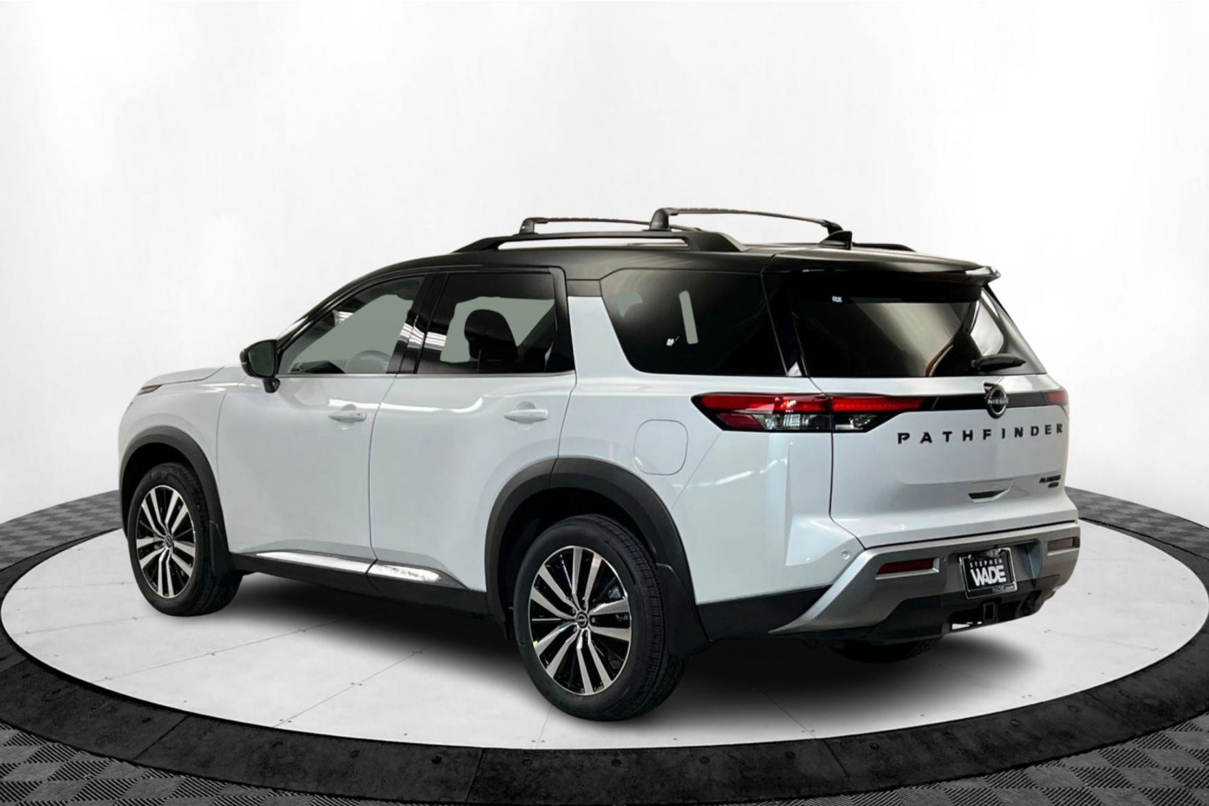 2025 Nissan Pathfinder Platinum photo 3