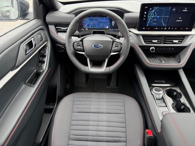 2025 Ford Explorer ST-Line photo 28