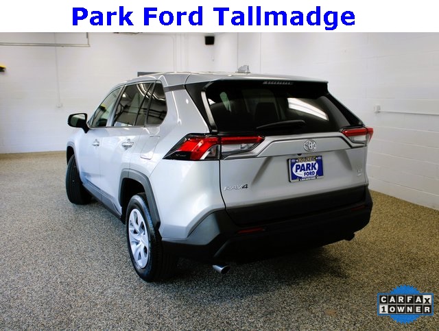 2024 Toyota RAV4 LE photo 3