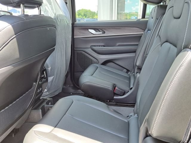 2023 Jeep Grand Cherokee Limited photo 23