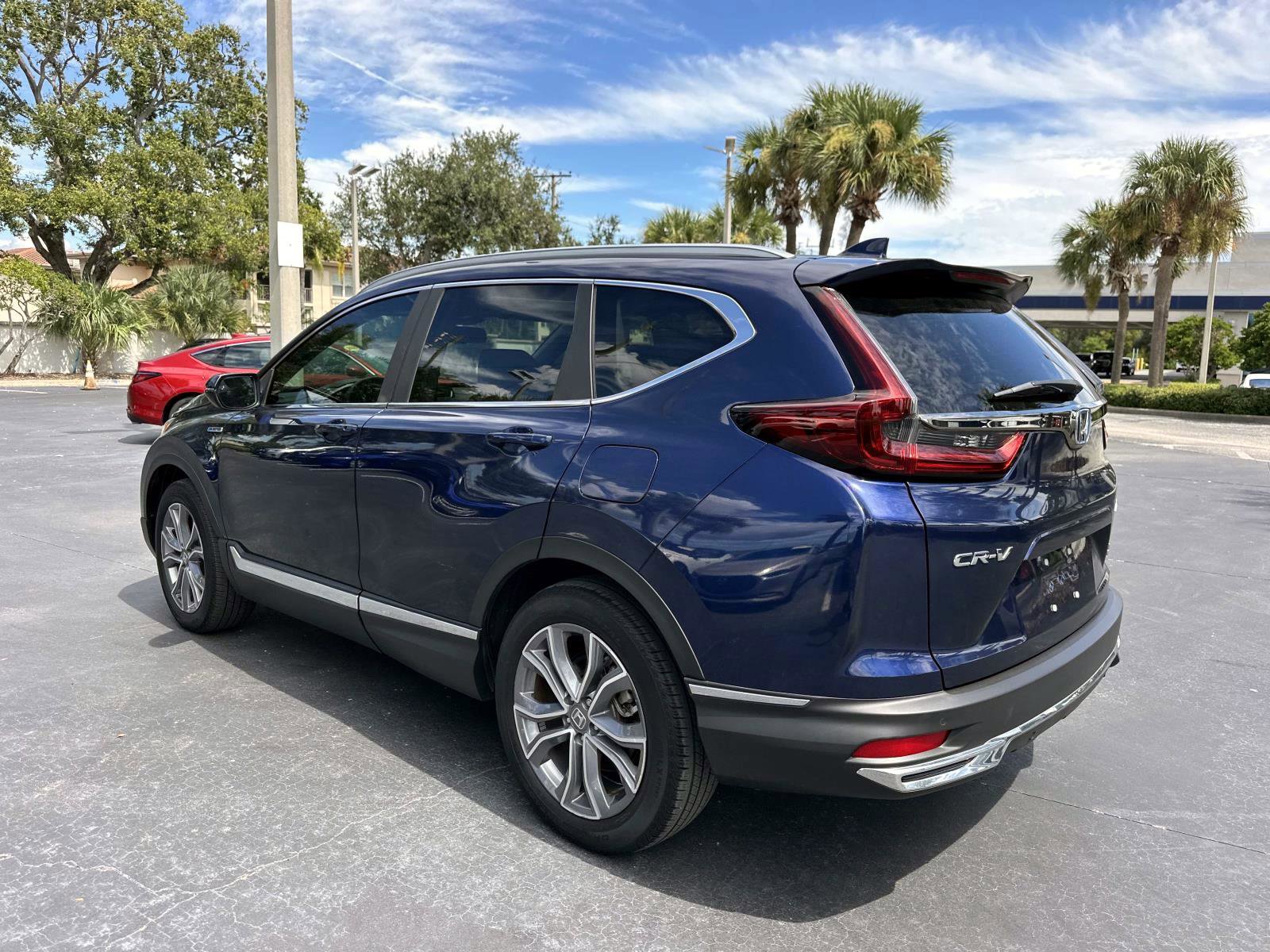2022 Honda CR-V Hybrid Touring photo 4